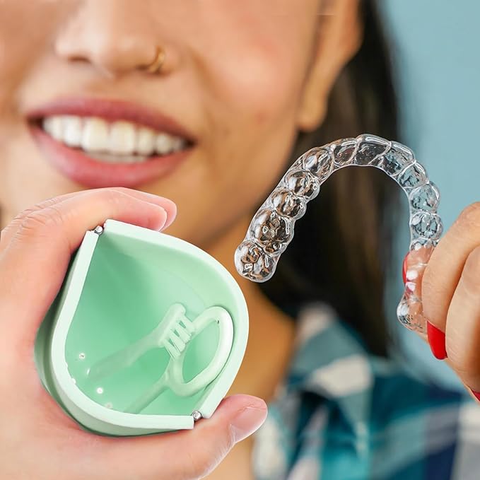 Silicone Retainer Denture Storage Case Holder, Portable Slim Dental Container Cleaning Box with Drain Holes and Leakproof for Aligners, Mouth Guards, Night Guards, Removable Dental Appliances (Green)