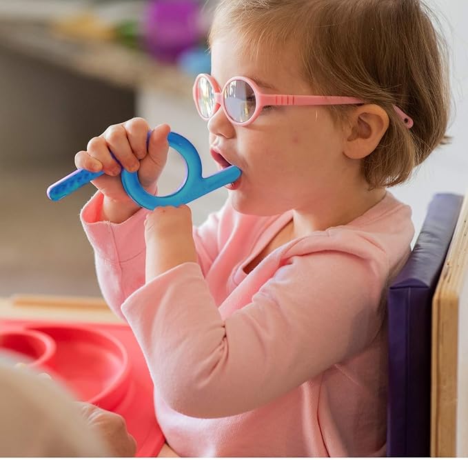 TalkTools Chewy | Oral Motor Sensory Tool for Kids and Toddlers | Therapy Tools to Improve Chewing and Biting (Blue Groovy, 2 Count (Pack of 1))