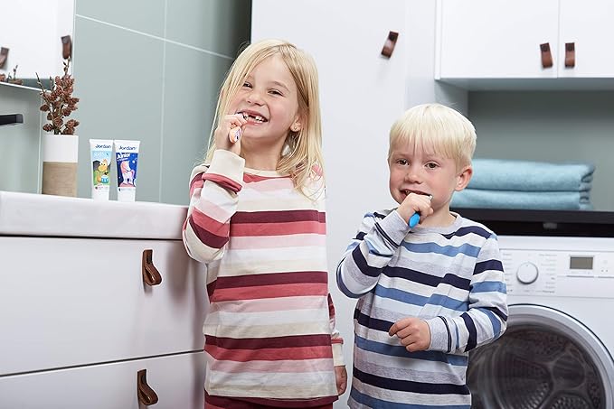 Jordan* | Step 1 + Step 2 Toothbrush Pack | Pack of Toothbrushes for Babies 0-2 Years and Children 3-5 Years Old | 4 + 4 Units